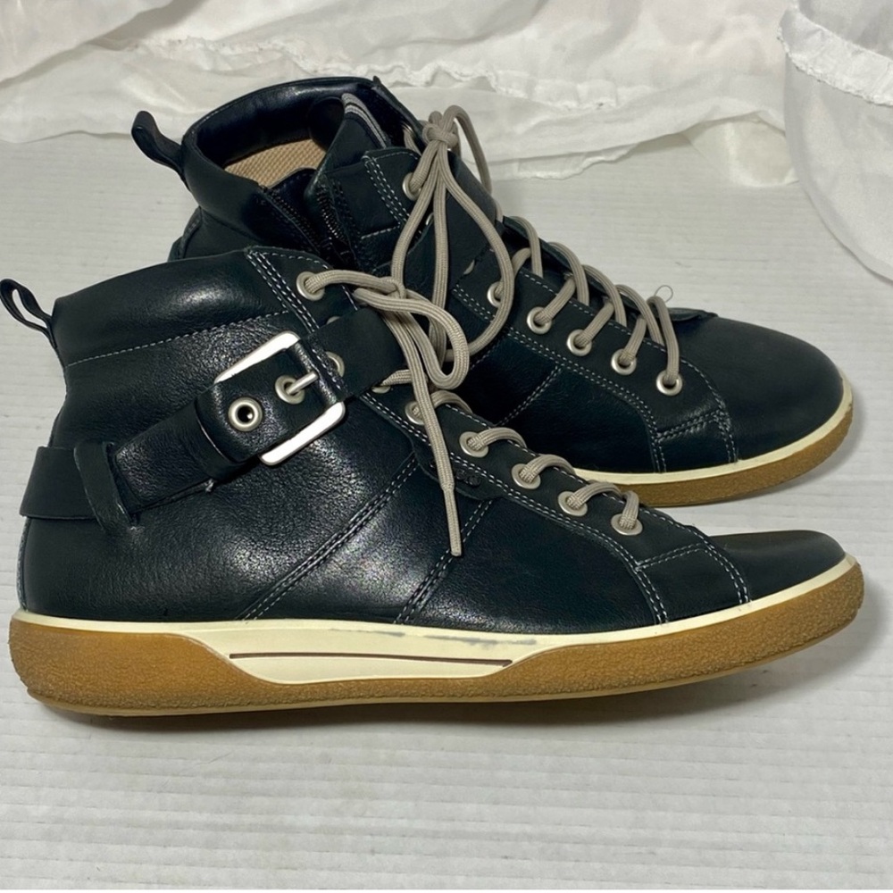ECCO Black Leather High Top Sneakers EU 38 USA 7-7.5 Strap Side Zip Gum Sole